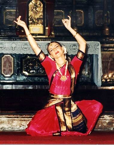 Roberta Arinci danza l'Annunciazione