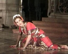 Roberta Arinci mentre danza la Passione di Cristo